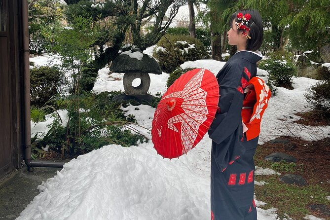kimono-wearing-gourmet-delights-in-the-harbor-town