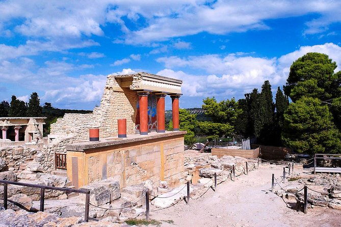 knossos-palace-and-arch-museum-of-heraklion-tour-2