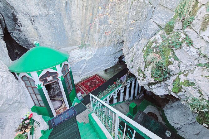 kruja-old-bazaar-skanderbeg-museumsari-saltik-tour-from-tirana