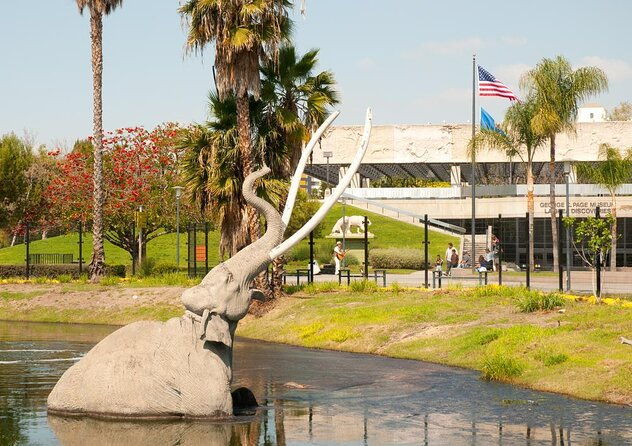 la-brea-tar-pits-and-museum-admission-ticket-with-excavator-tour