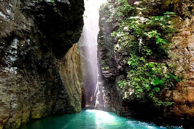 la-leona-waterfall-extreme-hiking-swimming-hot-springs-tour