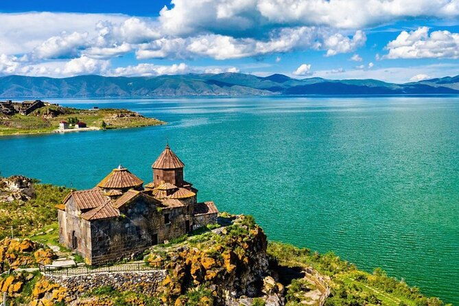 lake-sevan-hayravank-noratus-selim-pass-jermuk-areni