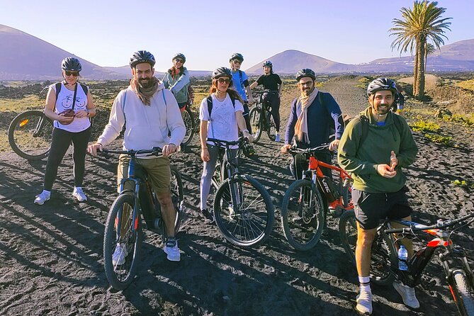 lanzarote-e-bike-tour-volcano-craters-scenic-vineyards