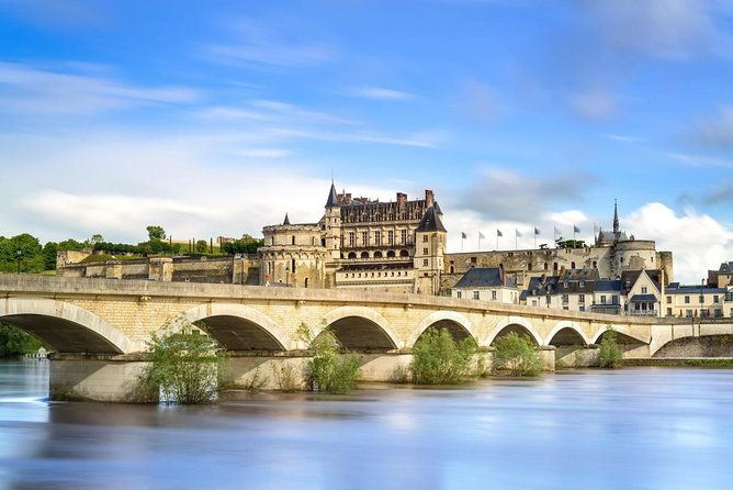 loire-valley-castles-vip-private-tour-chambord-chenonceaux-amboise