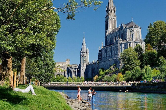 lourdes-guided-tour-and-transport-from-pamplona-san-sebastian