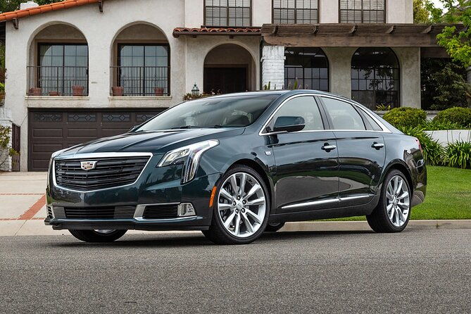 luxury-car-arrival-from-milwaukee-airport-mke-to-milwaukee-city