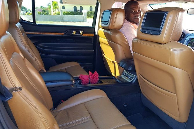 luxury-mkt-town-car-private-roundtrip-transfer