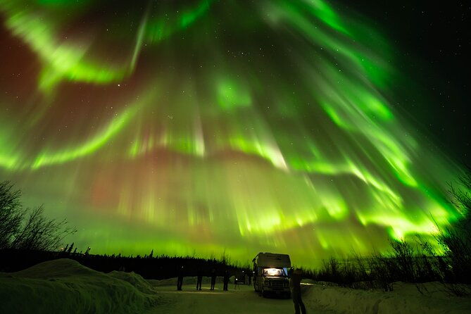 luxury-rv-small-group-aurora-chasing-tour-with-photography
