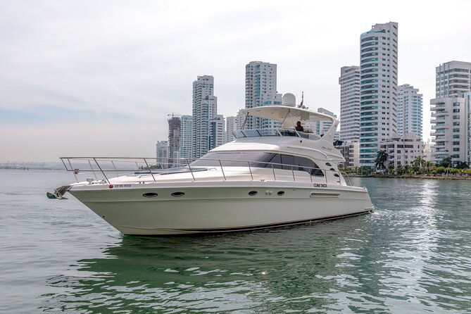 luxury-yacht-rental-in-cartagena-de-indias-sea-ray-56