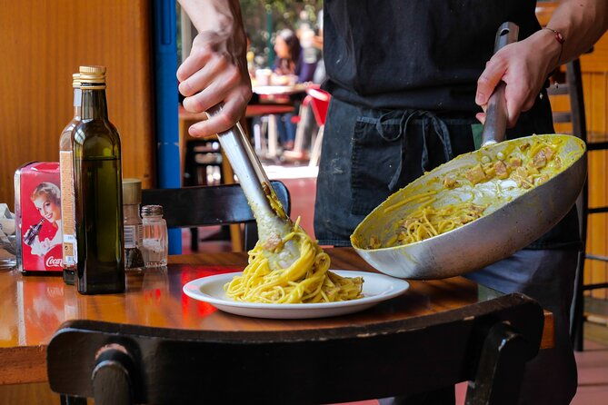 make-pasta-carbonara-from-scratch-in-a-jazz-club-in-venice
