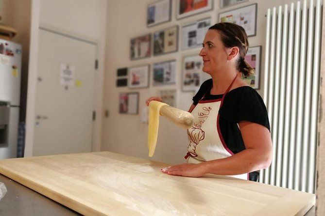 make-traditional-handmade-pasta-from-scratch-with-a-local-chef