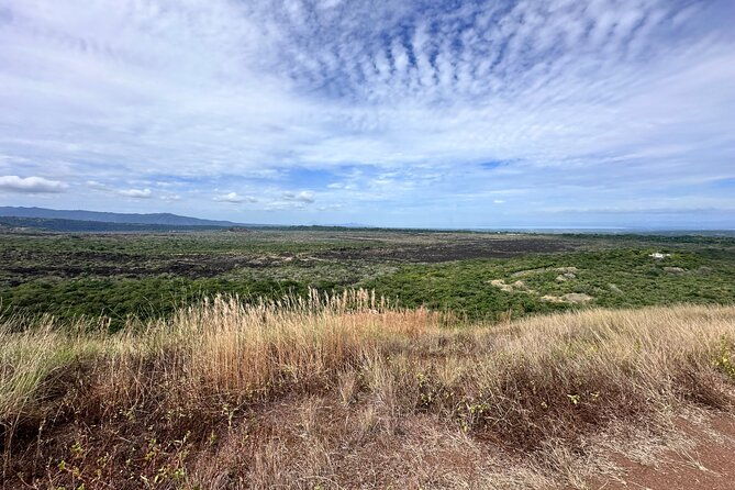 masaya-volcano-hike-through-comalito-hill-apoyo-lagoon