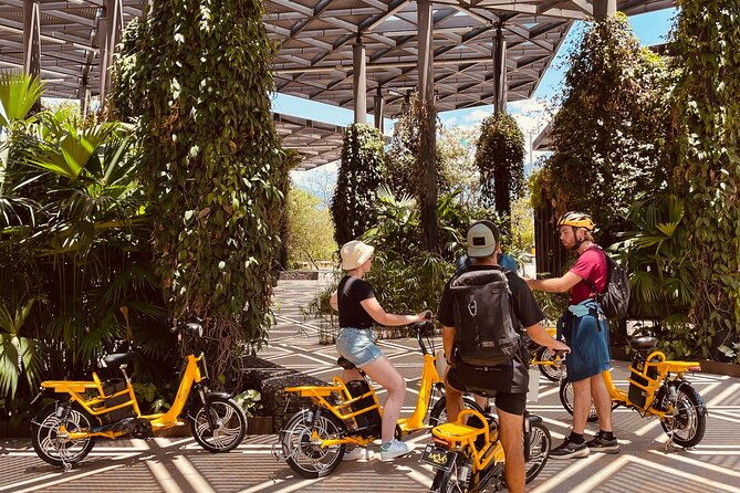 medellin-by-electric-bike-center-market-comuna-13