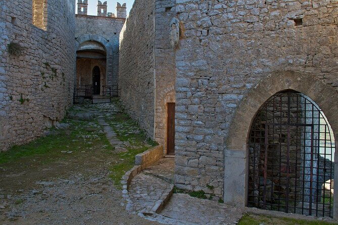 medieval-castles-guided-tour-of-caccamo-and-cefalu-full-day-from-palermo