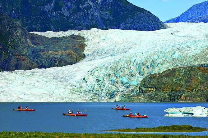 mendenhall-lake-kayak-and-salmon-bake-adventure