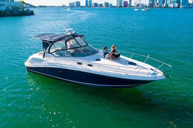 miami-private-yacht-rental-2-to-4-hours-for-10-ppl-champagne