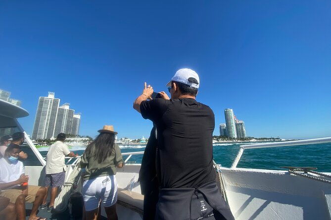 miami-skyline-75-minute-luxury-cruise-of-millionaires-homes