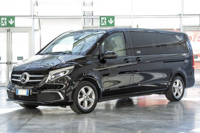 minivan-departure-transfer-helsinki-city-to-helsinki-airport-hel