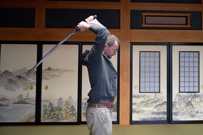 miyazaki-kyushu-wear-armor-and-become-a-shogun-at-a-castle