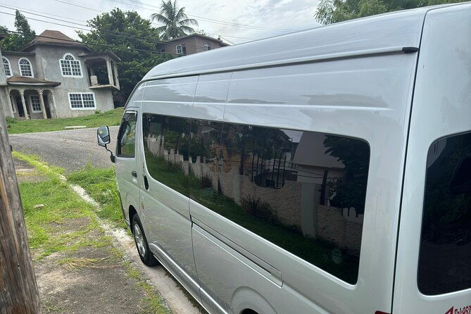montego-bay-airport-and-jewel-grande-montego-bay-private-shuttle