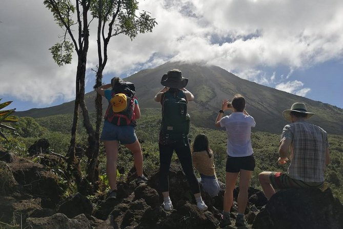 morning-volcano-hike-lunch-hot-springs-river
