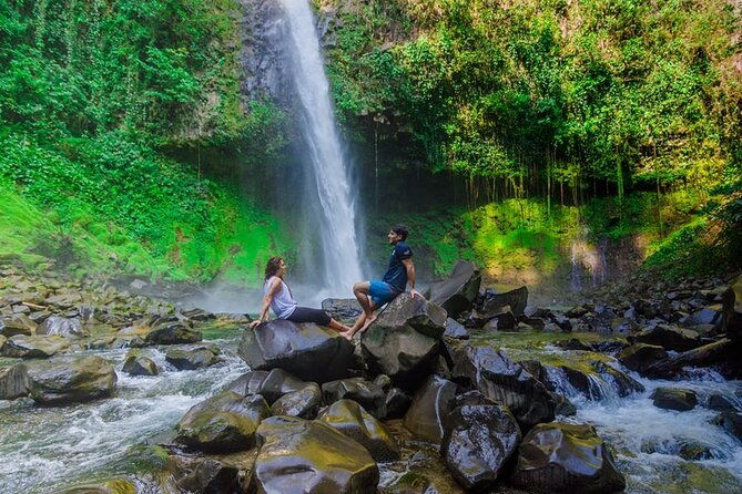 natwell-pack-volcano-hike-fortuna-waterfall