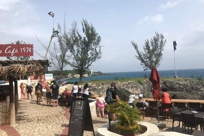 negril-shopping-and-ricks-cafe