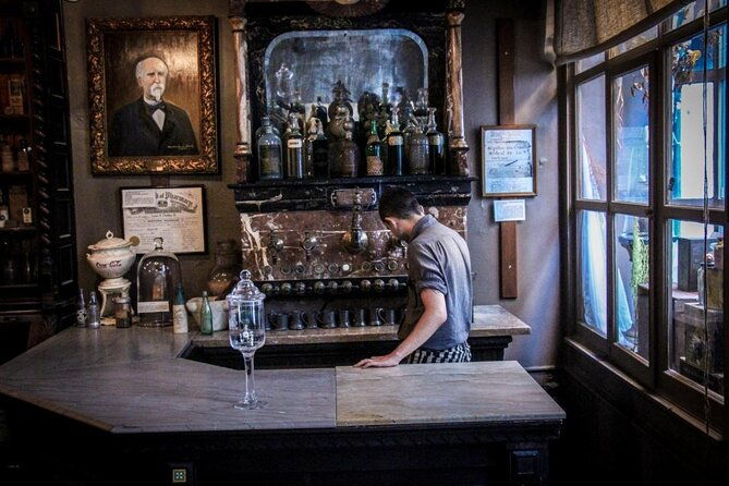 new-orleans-happy-hour-ghost-walking-tour-pub-crawl