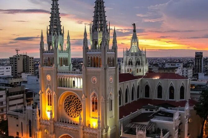 night-tour-in-guayaquil-with-drinks-at-frutabar