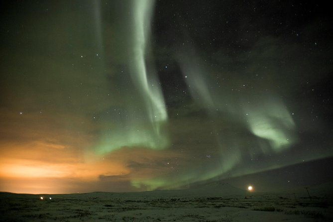 northern-lights-4x4-jeep-van-tour-from-akureyri
