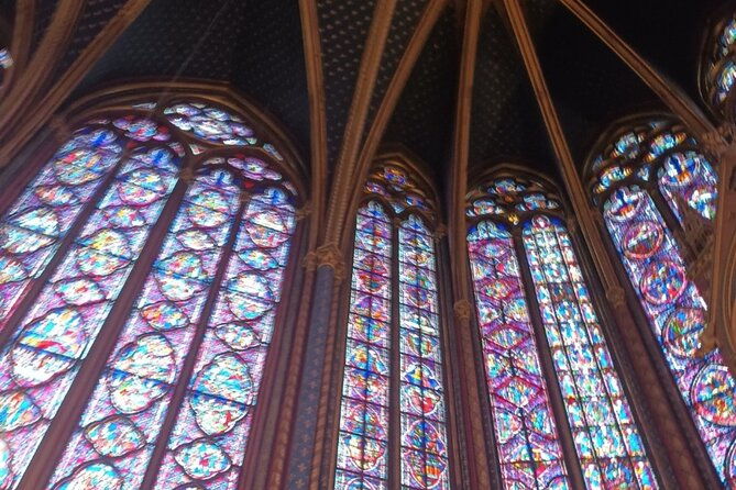 notre-dame-exterior-ile-de-la-cite-tower-and-sainte-chapelle-2