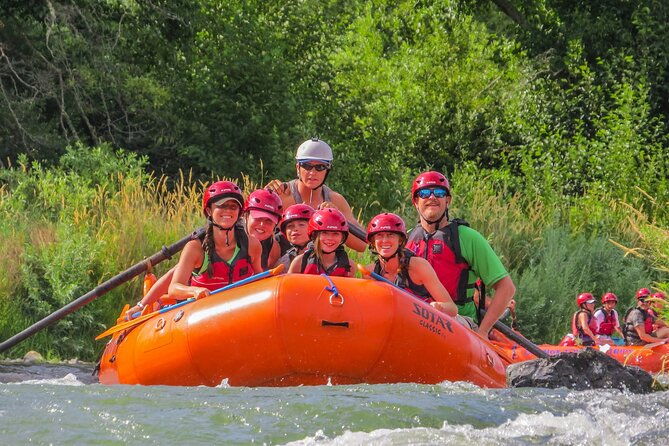 nugget-falls-class-iv-half-day-rafting-on-the-rogue-river-2
