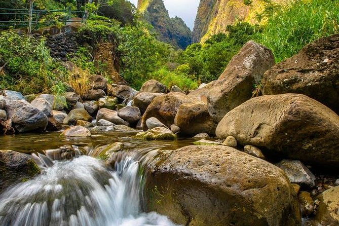 one-day-heavenly-hana-tour-island-hopping-from-oahu-to-maui