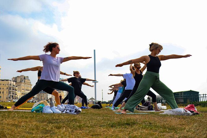 outdoor-yoga-class-at-brightons-sea-front