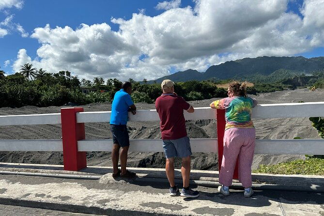 owia-salt-pond-tour-and-black-point-tunnel-with-topdawg-taxi-and-tours