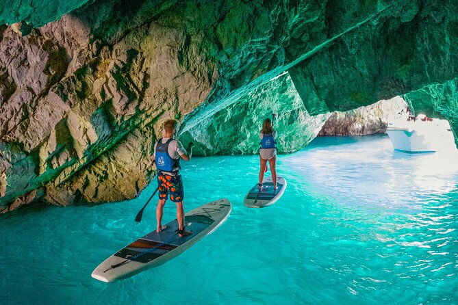 paddleboard-in-capri-between-caves-and-beaches-2