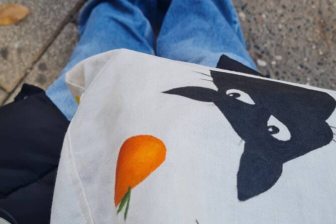 painting-on-tote-bags-workshop-with-welcome-drink