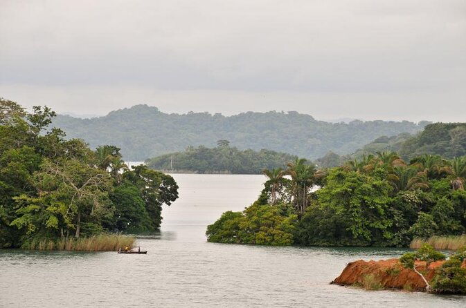 panama-canal-with-entrance-included-and-gatun-lake-boat-tour