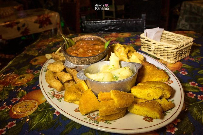 panamanian-dinner-and-folkloric-show-ticket-with-pickup