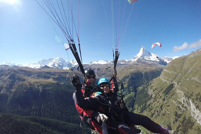 panoramic-paragliding-flight-in-zermatt-matterhorn-15-20min-2