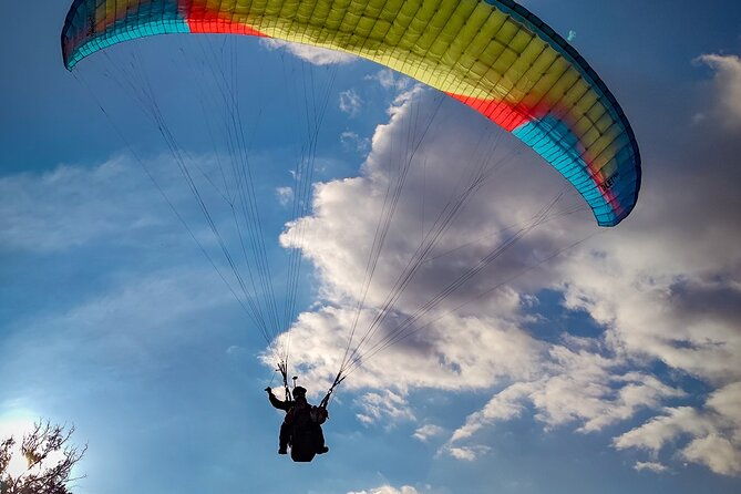 paragliding-flight-in-medellin-with-expert-pilots