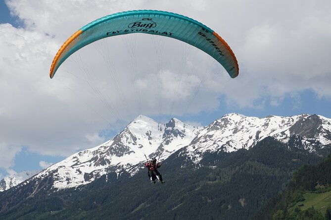 paragliding-in-the-morning