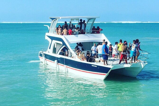 party-boat-view-dolphins-snorkling-free-drinks-and-transportation