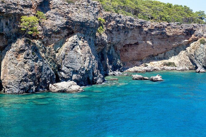 pirate-boat-tour-on-the-beautiful-bays-of-kemer-2