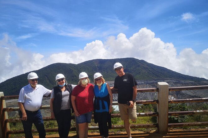 poas-volcano-la-paz-waterfall-garden-and-coffeetour-from-san-jose