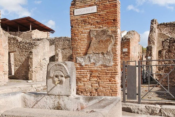 pompeii-walking-tour-with-guide-and-ticket