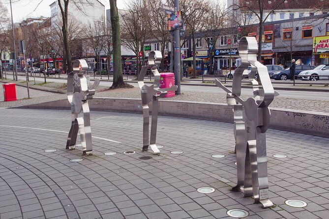 port-and-sankt-pauli-small-group-walking-tour-with-guide