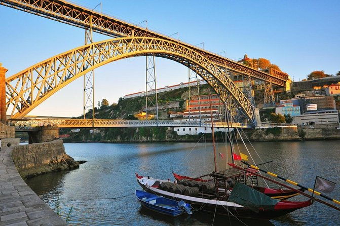 porto-wine-and-cheese-tasting-on-a-sailboat-on-the-douro-river