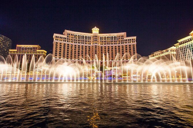 private-2-hour-limo-tour-of-las-vegas-with-champagne
