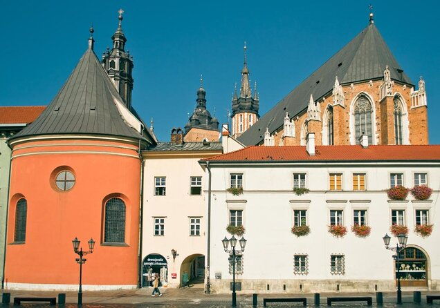 private-3-hours-walking-tour-of-krakow-with-official-tour-guide